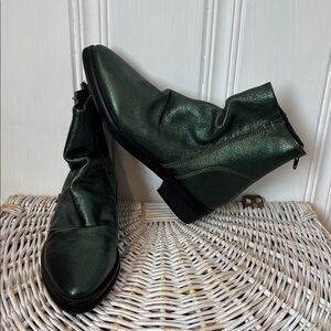 FREE PEOPLE Green Iridescent Slouchy Leather Ankle Boots – Size 7 (New!)